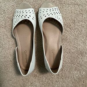 Baretraps slip on shoes.